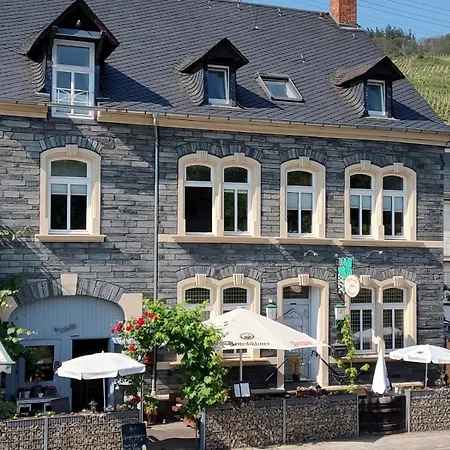 Historisches Winzerhaus Mit Moselblick Apartment Lieser Exterior photo